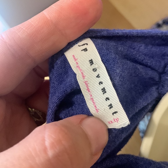 Free people movement size xs athletic purple top with criss cross back - Picture 7 of 7